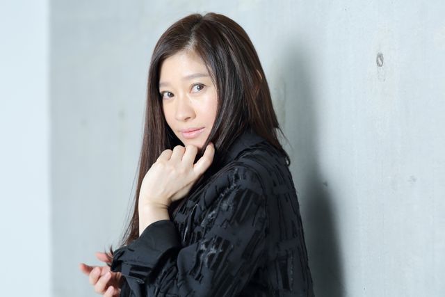 サービスカットも！篠原涼子『ウェディング・ハイ』インタビューカット集（6枚目）