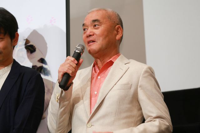 柴咲コウ、笑顔で猫を抱っこ！映画『ねことじいちゃん』初日舞台あいさつ（4枚目）