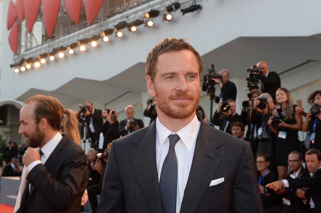 ファスベンダー、恋人ヴィキャンデルと一緒にレッドカーペット！（4枚目）