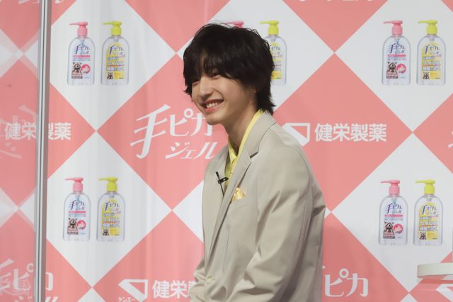 永瀬廉＆道枝駿佑が最高の笑顔で登場！「手ピカジェル」新CM発表会：フォトギャラリー