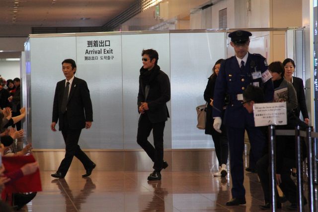 気さくな笑顔も!イ・ビョンホン、羽田空港に到着!フォトギャラリー:フォトギャラリー