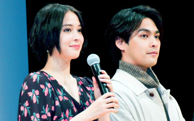 広瀬アリス&柳楽優弥、うさ耳姿が可愛すぎ!『映画ドラえもん のび太の月面探査記』完成披露舞台あいさつ:フォトギャラリー