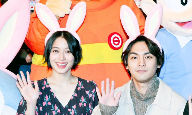 広瀬アリス＆柳楽優弥、うさ耳姿が可愛すぎ！『映画ドラえもん　のび太の月面探査記』完成披露舞台あいさつ（11枚目）