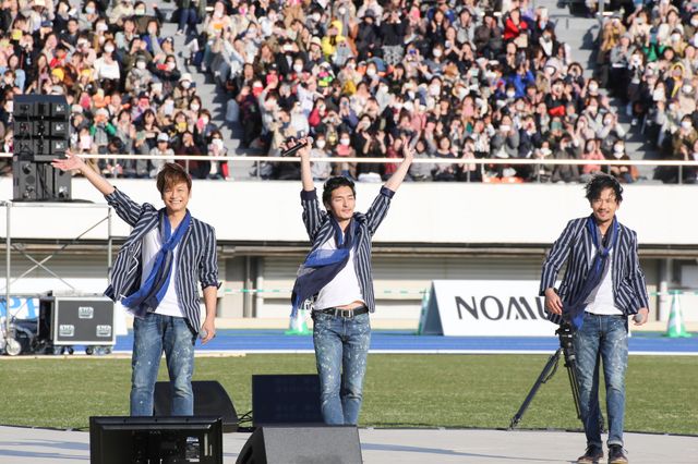 チャリティーの売上は全額寄付！香取・草なぎ・稲垣、久々のライブに「気持ちよかった」：フォトギャラリー