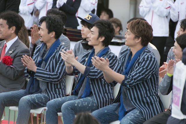 チャリティーの売上は全額寄付！香取・草なぎ・稲垣、久々のライブに「気持ちよかった」（17枚目）