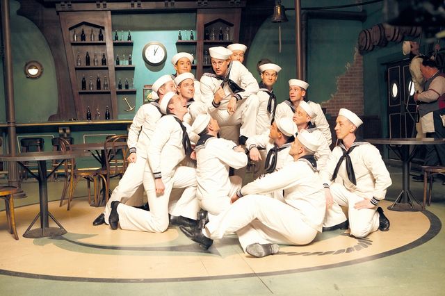 チャニング・テイタムが海兵姿で歌って踊る！