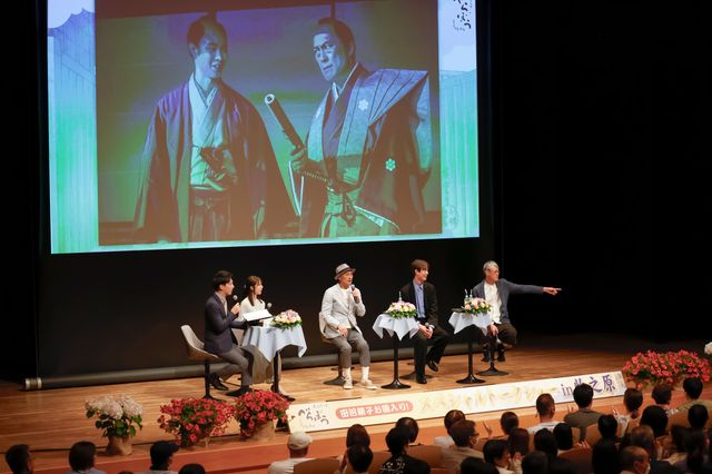 渡辺謙＆宮沢氷魚“親子”が「べらぼう」ゆかりの地・平田寺へ（8枚目）