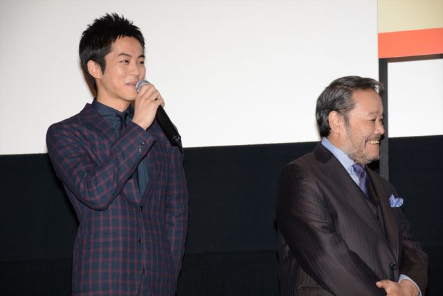 松坂桃李、ちびっ子バイオリニストに褒められて上機嫌！　画像ギャラリー（16枚目）