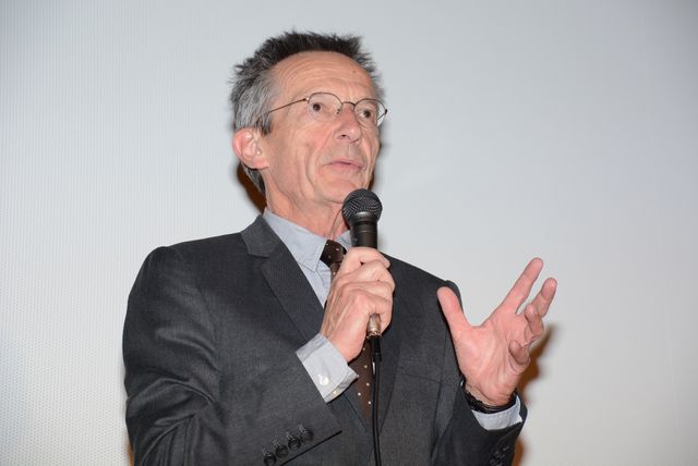 すみれに勝とうと背伸びするパトリス・ルコント監督フォトギャラリー（3枚目）