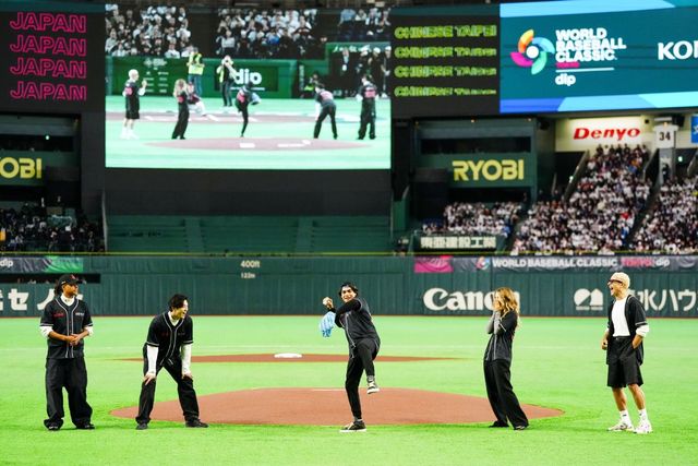 「ONE PIECE」ルフィ役イニャキ・ゴドイ、規格外の投球！WBC始球式に麦わらの一味登場：フォトギャラリー