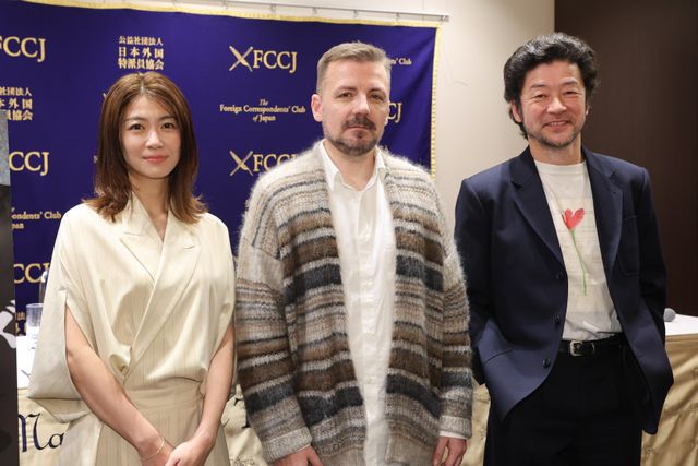 浅野忠信、ガッツポーズ！瀧内公美・マーク・ギル監督と『レイブンズ』日本外国特派員記者試写会に登壇：フォトギャラリー