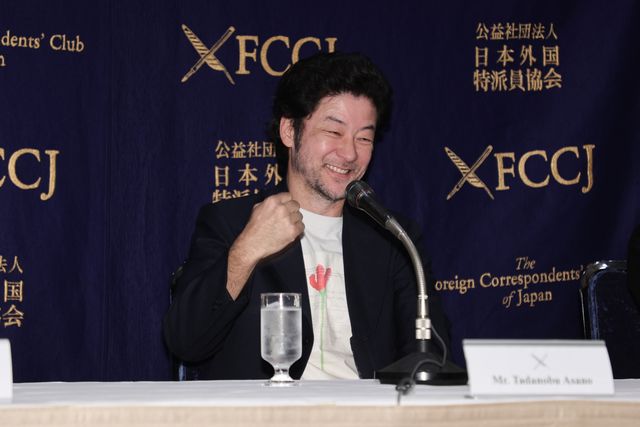 浅野忠信、ガッツポーズ！瀧内公美・マーク・ギル監督と『レイブンズ』日本外国特派員記者試写会に登壇（2枚目）