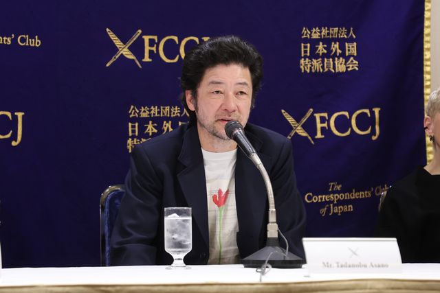 浅野忠信、ガッツポーズ！瀧内公美・マーク・ギル監督と『レイブンズ』日本外国特派員記者試写会に登壇（5枚目）