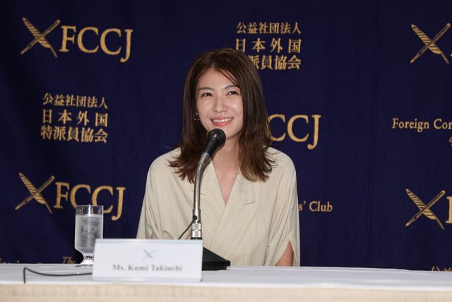 浅野忠信、ガッツポーズ！瀧内公美・マーク・ギル監督と『レイブンズ』日本外国特派員記者試写会に登壇（6枚目）