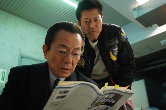 犯行現場に無数のドミノ…「相棒 season24」第18話場面写真（6枚目）