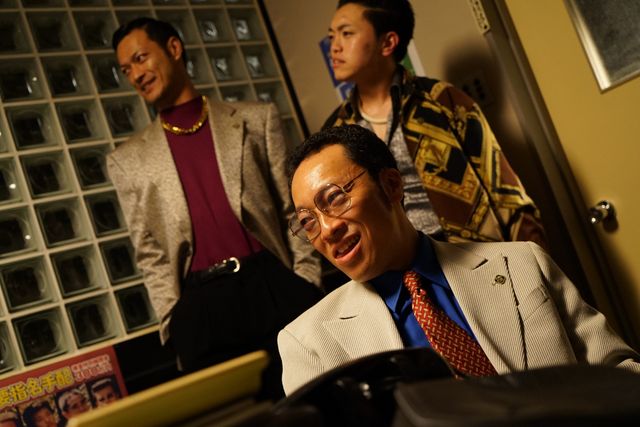 音尾琢真のヤクザ姿！『孤狼の血』場面写真：フォトギャラリー