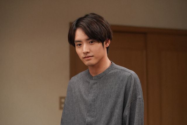 舞とめぐみを送り出す貴司…「舞いあがれ！」第113回の場面写真：フォトギャラリー