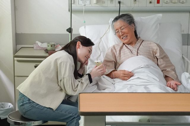 舞とめぐみを送り出す貴司…「舞いあがれ！」第113回の場面写真（5枚目）