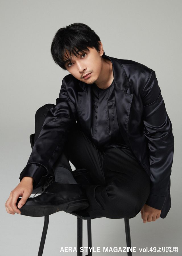 吉沢亮、ヒゲ姿もカッコいい！：フォトギャラリー