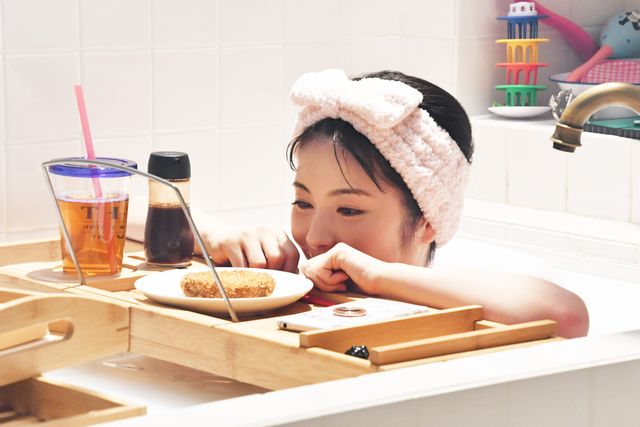 めちゃかわ！浜辺美波「アリバイ崩し承ります」お風呂ショット【全3枚】：フォトギャラリー