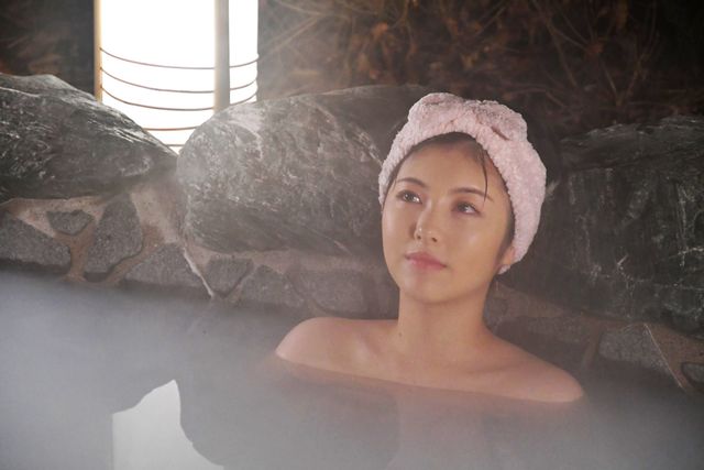 めちゃかわ！浜辺美波「アリバイ崩し承ります」お風呂ショット【全3枚】（2枚目）