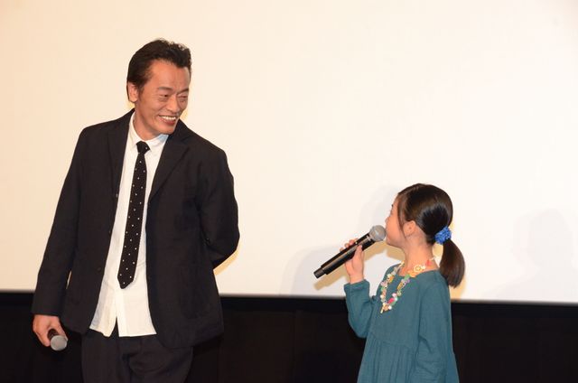 遠藤憲一＆白鳥玉季、49歳差の仲良しコンビ！『アウト＆アウト』初日舞台挨拶（12枚目）