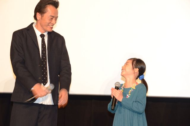 遠藤憲一＆白鳥玉季、49歳差の仲良しコンビ！『アウト＆アウト』初日舞台挨拶（14枚目）