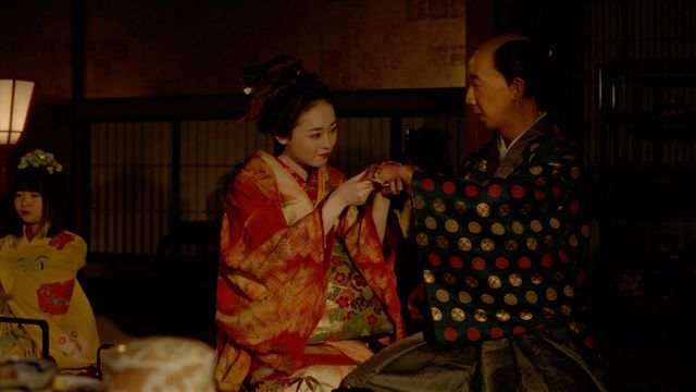 誰袖（福原遥）が意知（宮沢氷魚）を押し倒す…「べらぼう」第22回場面写真（5枚目）