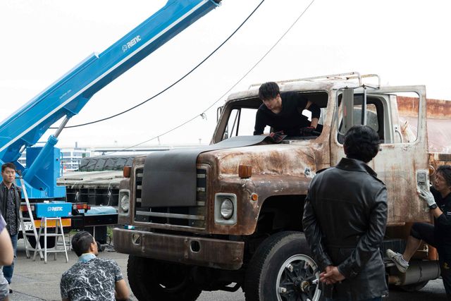 藤原竜也×竹内涼真『太陽は動かない』撮影現場＜メイキング5点＞（3枚目）