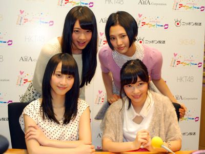 SKE48の松井玲奈と木崎ゆりあ、HKT48の指原莉乃と兒玉遥