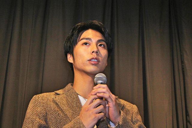 仮面ライダー俳優の2人が日本酒で乾杯！（4枚目）