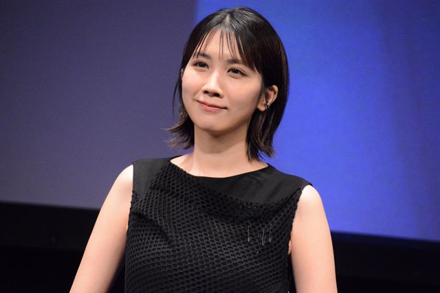 米倉涼子、遠藤憲一とハートマーク！ドラマ「エンジェルフライト 国際霊柩送還士」完成披露イベント（2枚目）