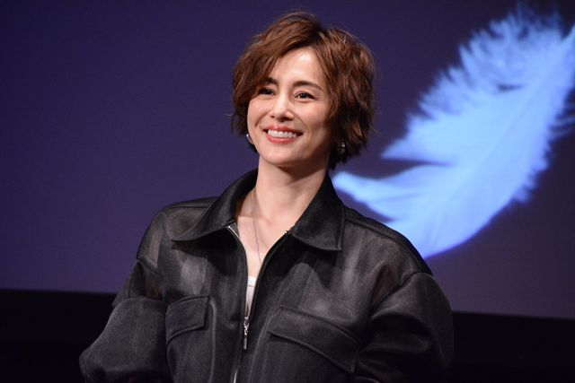 米倉涼子、遠藤憲一とハートマーク！ドラマ「エンジェルフライト 国際霊柩送還士」完成披露イベント（7枚目）