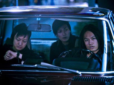劇中のワンシーン、窃盗団として動き出す永山たかし、加藤和樹、押尾学（左から）