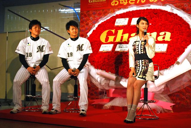 武井咲とロッテの選手が登場！母の日ガーナ「お母さんありがとう」ブーケお披露目イベントフォトギャラリー（4枚目）