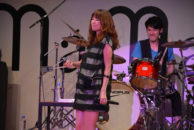 妊娠8か月のhitomiが熱唱！フォトギャラリー（7枚目）