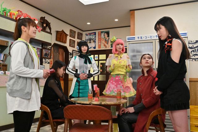 「仮面ライダージャンヌ＆仮面ライダーアギレラ」しあわせ湯に歴代女性キャラ集結！：フォトギャラリー