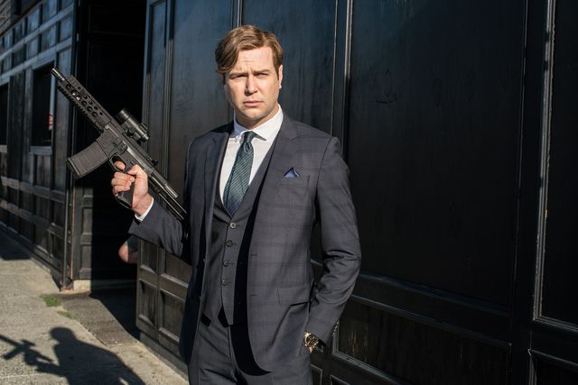 シュワちゃん、若返ってる!?ソフトモヒカン風の髪型がスタイリッシュ！（6枚目）