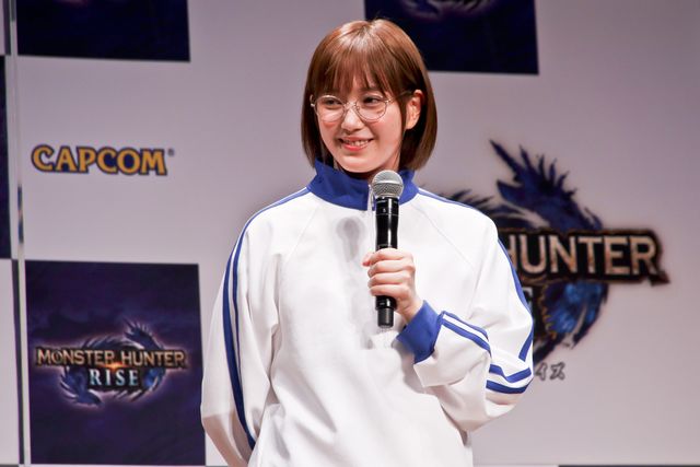 激カワ！本田翼がメガネ＆ジャージ姿で「モンハン」イベント出席（6枚目）