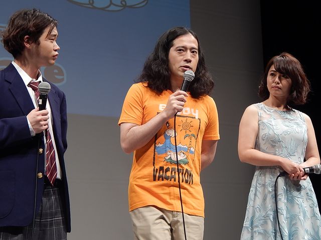 又吉、棒読みあいさつに会場ざわつく。しずる・村上にツッコまれて動揺！　画像ギャラリー（2枚目）