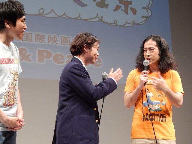 又吉、棒読みあいさつに会場ざわつく。しずる・村上にツッコまれて動揺！　画像ギャラリー（29枚目）