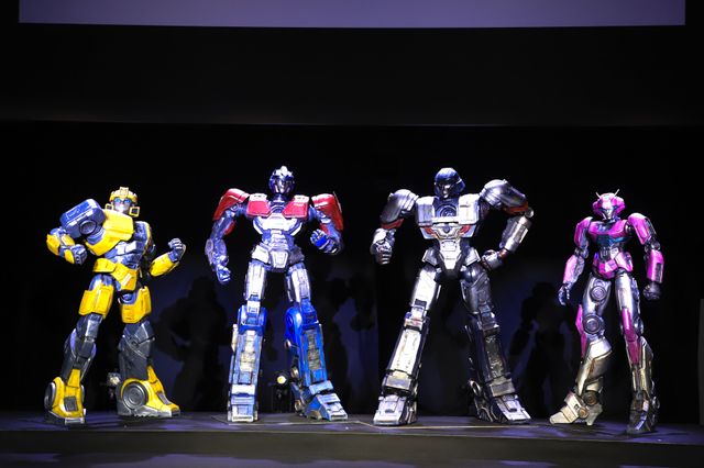 『トランスフォーマー／ONE』吹替声優も大興奮！オプティマス＆メガトロンら2m超えスタチューお披露目（2枚目）
