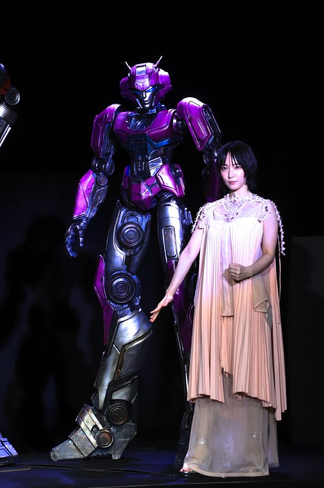 『トランスフォーマー／ONE』吹替声優も大興奮！オプティマス＆メガトロンら2m超えスタチューお披露目（3枚目）