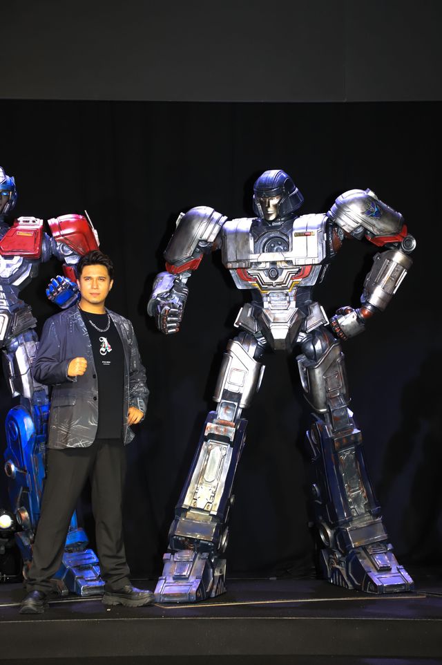 『トランスフォーマー／ONE』吹替声優も大興奮！オプティマス＆メガトロンら2m超えスタチューお披露目（4枚目）