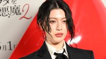 三吉彩花、美腹筋チラリ『プラダを着た悪魔2』ジャパンプレミア