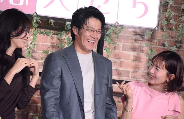 小栗旬、ハート連発！ハン・ヒョジュ、中村ゆりと「匿名の恋人たち」ファンミ（17枚目）