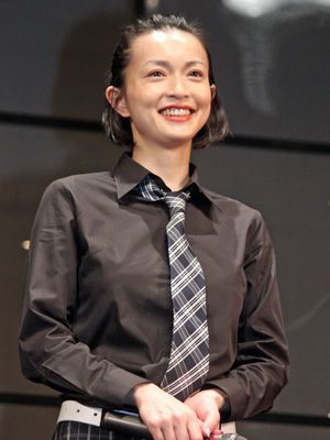 産後2か月あまりで舞台に出演する長谷川京子