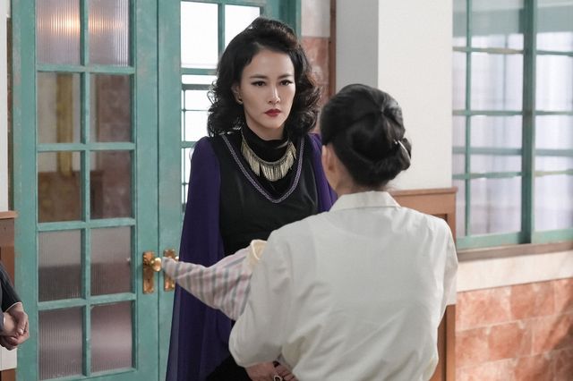 りつ子（菊地凛子）がやってきて…「ブギウギ」第91回の場面写真：フォトギャラリー