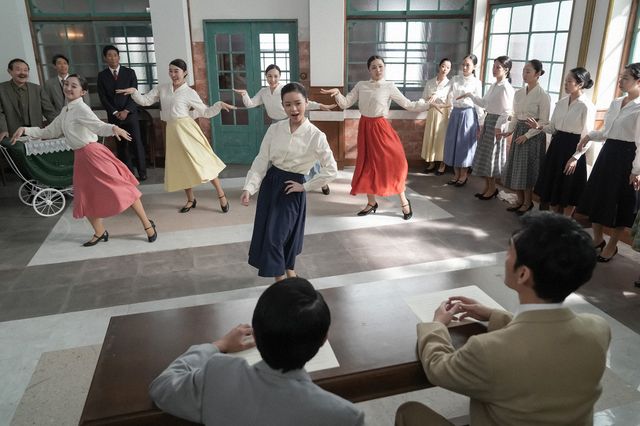 りつ子（菊地凛子）がやってきて…「ブギウギ」第91回の場面写真（2枚目）