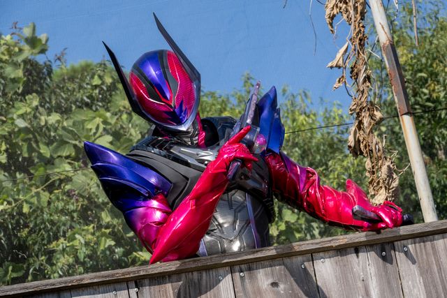 莫たちを翻弄する仮面ライダードォーン